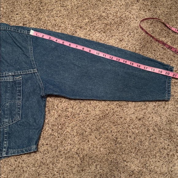 Vintage Levi’s Cropped Large Red Tab RARE Denim Jacket
Size Large - Picture 13 of 14
